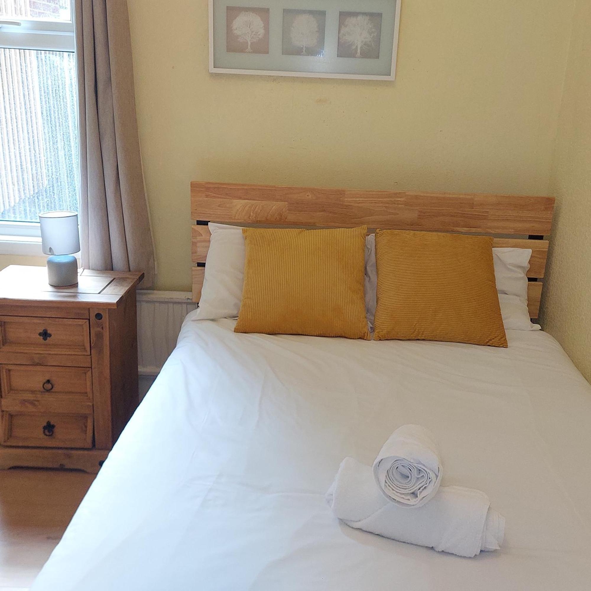 2 Bedroom Apartment, Fortescue Road Londres Exterior foto