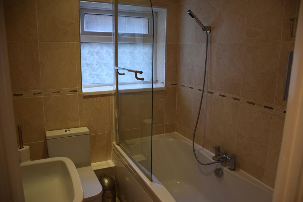 2 Bedroom Apartment, Fortescue Road Londres Exterior foto